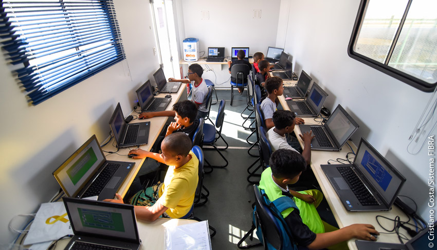 Estudantes da Estrutural participam de oficinas de robótica e computação