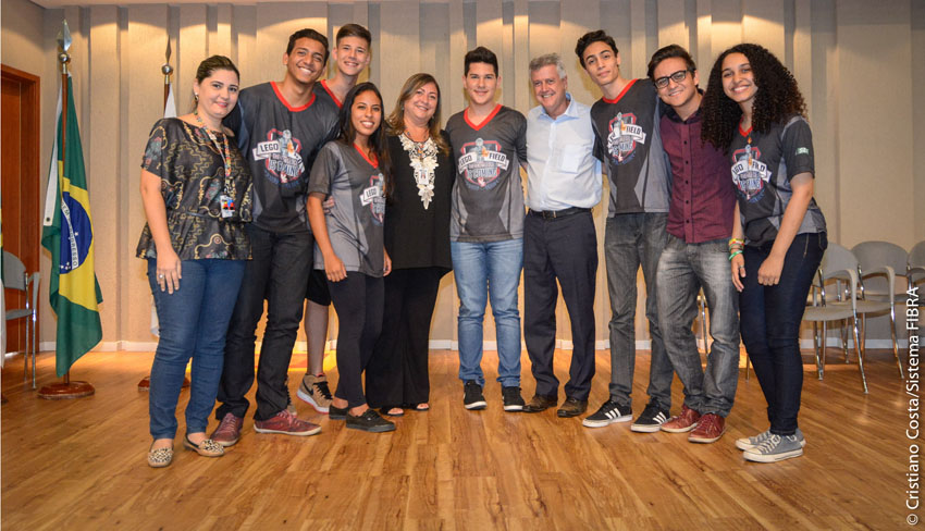Equipe de Robótica participa de encontro com o governador do DF