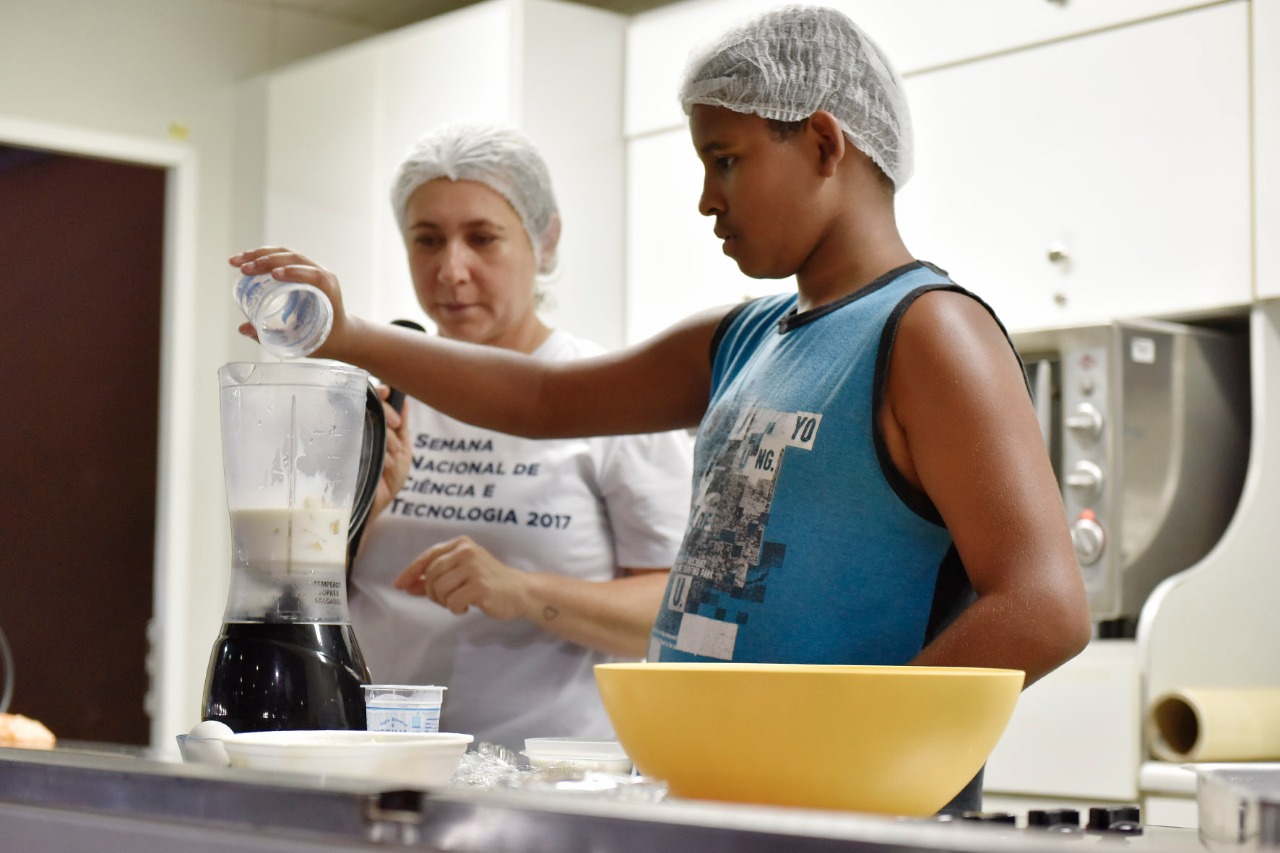 Sesi apresenta alimentação saudável e desafios de robôs na SNCT