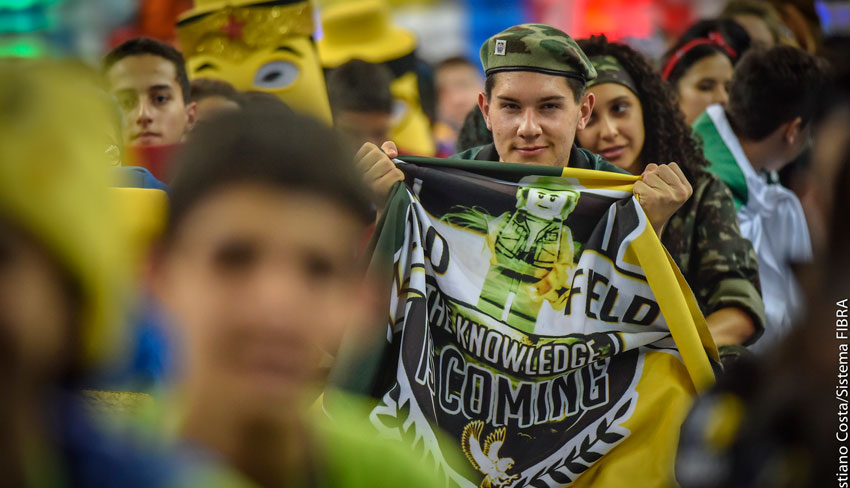 Alunos atingem idade limite para a FLL, mas levam a robótica para a vida