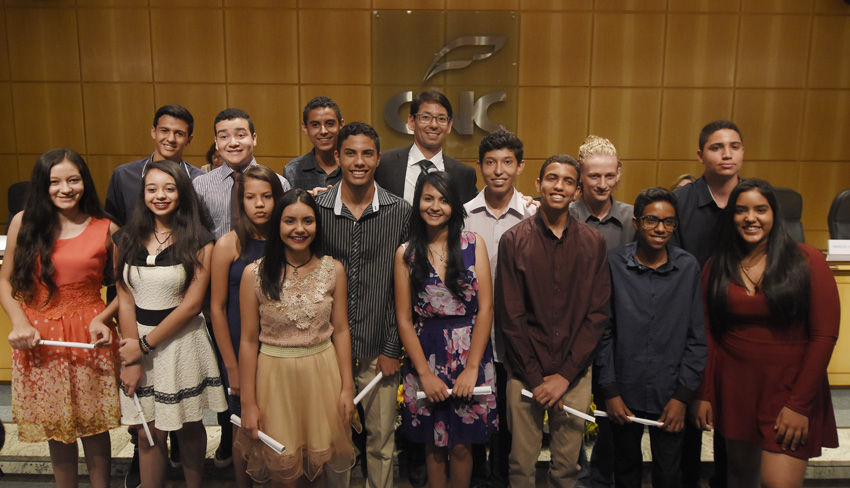 Alunos do Sesi-DF participam da formatura de Miniempresas