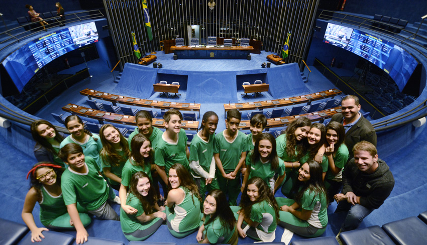 Alunos do Sesi-DF recebem orientações sobre processo político