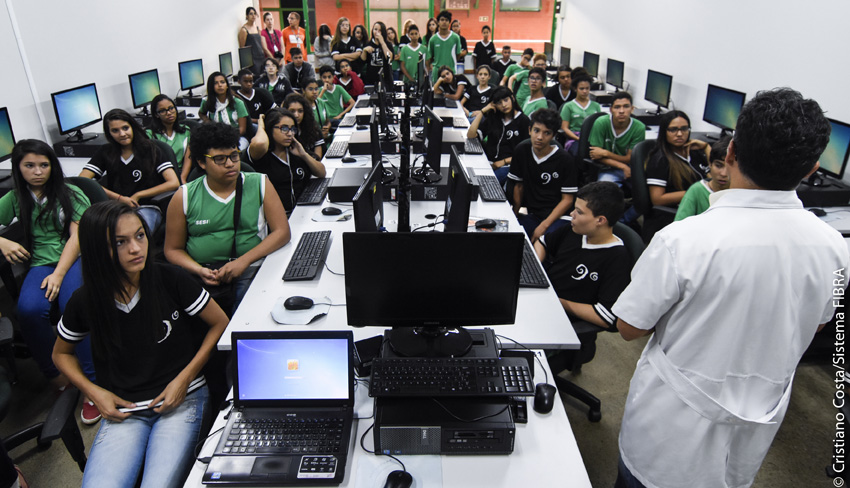 Jovens têm oportunidade de fazer ensino médio e técnico juntos