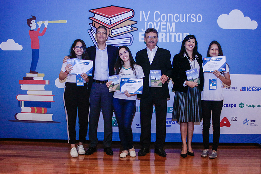 Estudantes do Sesi-DF são premiadas no Concurso Jovem Escritor 2018