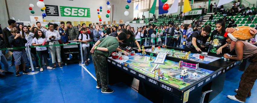 Primeiro dia do regional de Robótica tem avaliações e muita animação 