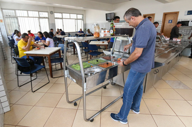 Empresas podem contratar refeições do Sesi para trabalhadores