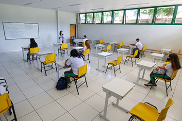 Sesi-DF recebe alunos para apoio pedagógico presencial