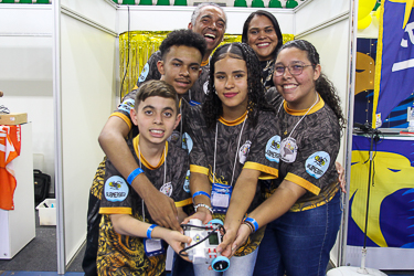 Estreantes em disputa de robótica aprendem sobre cultura maker