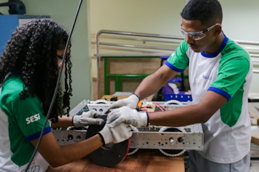 Sesi-DF terá duas equipes em disputa com robôs de porte industrial