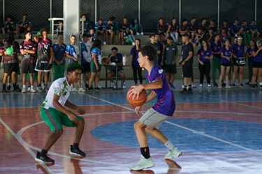 Estudantes arrecadam 3 toneladas de alimentos nos Jogos Escolares da Rede Sesi-DF de Educação
