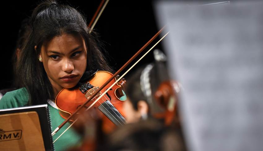 Sesi oferece oficinas de formação musical em diversos instrumentos