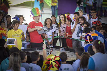 Competidores do Torneio Interescolar da nova temporada do Torneio de Robótica Competidores do Torneio Interescolar da nova temporada do Torneio de Robótica